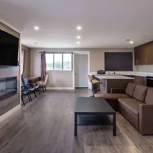 Super 8 By Wyndham On 2*, Niagara Falls Canada